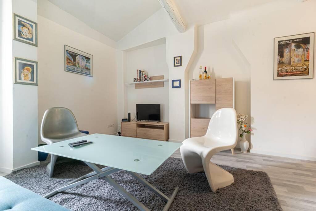 Le Charme Du Medieval Dans Un Appartement Cosy Hyeres Exterior photo